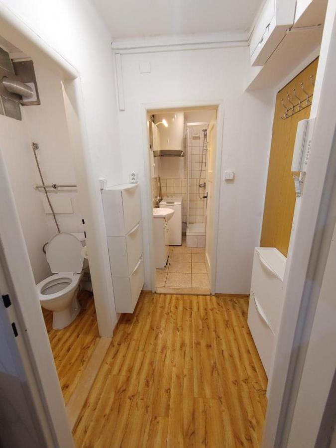 18 Apartment